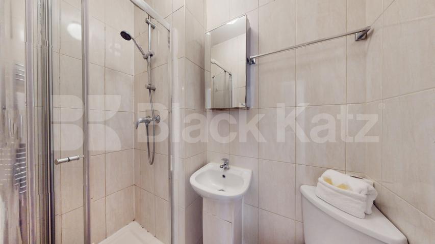 Stylish 3 bedroom flat on quiet residential street in Camden  Rochester Road, Camden